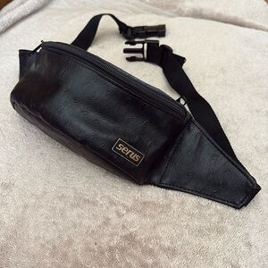 Seirus Innovatio Black Leatherette Belt Bag Ergonomic Design Adjustable Fit.